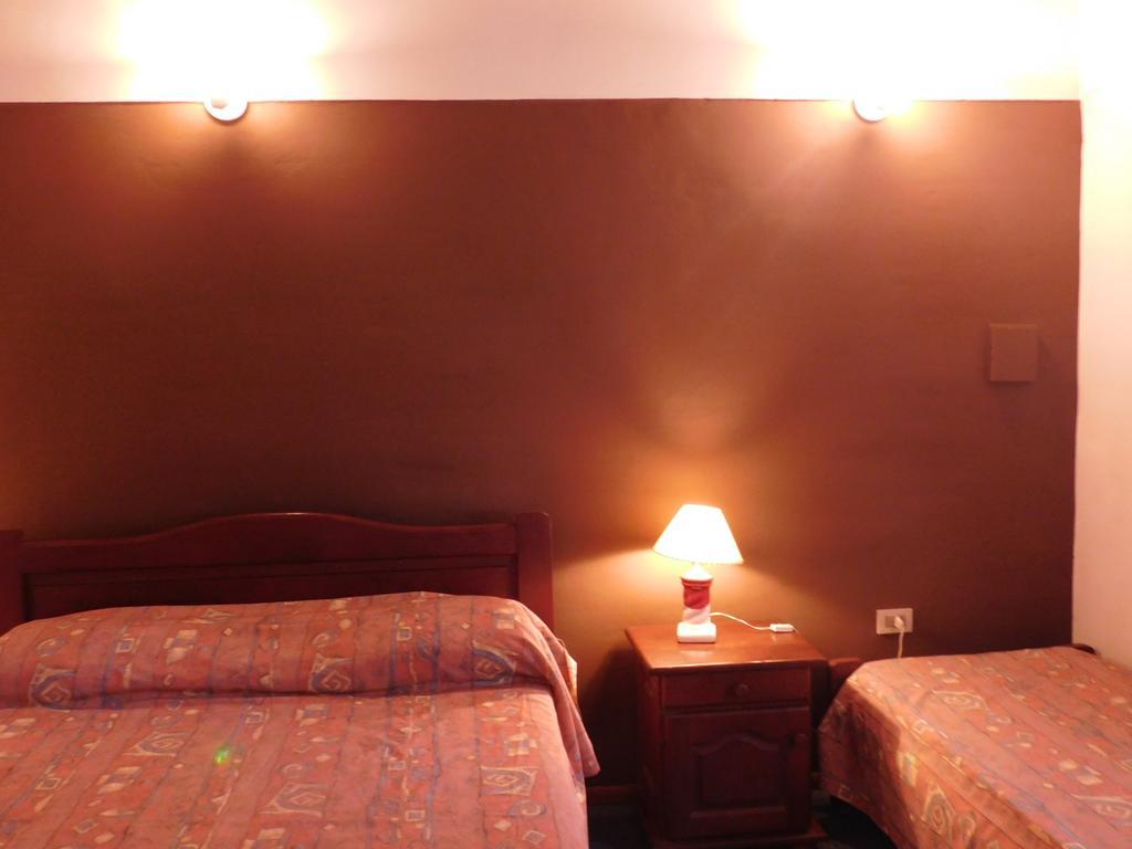 El Agora Aparthotel *